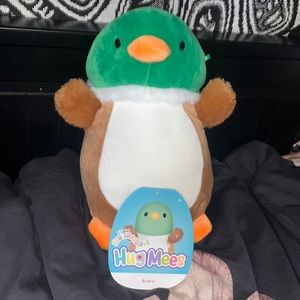 BNWT Avery hugmee Squishmallow